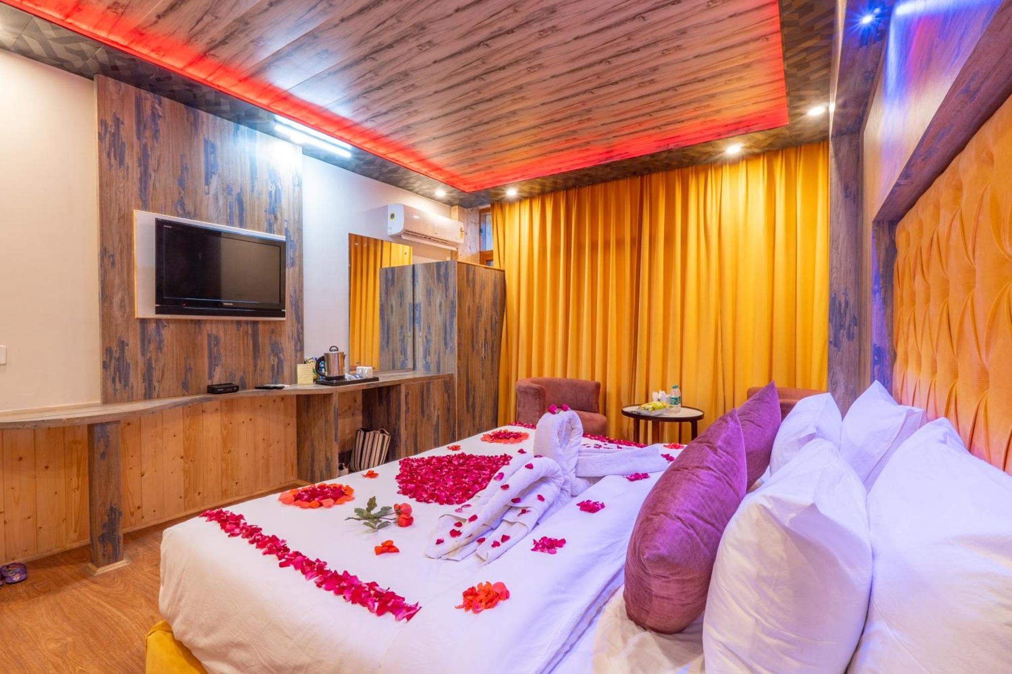 Hill River Resort - Central Heated & Air Cooled - Near Mall Road , Best Property Of Manali 2024- 2025 Exterior foto